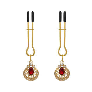 Pinces à tétons chaînes perles de la marque Liebe Seele, composées de pinces dorées reliées par une chaîne de perles blanches avec ornements sertis, présentées sur fond clair dans l’univers Brigade Mondaine Paris.