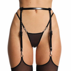 Ensemble lingerie Anoeses composé du porte-jarretelles NALA en cuir, du string IMANI en maille transparente et des bas IMANI en résille incurvée – look coordonné haut de gamme au style bondage chic.