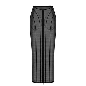 Jupe fendue en tulle noir ANOESES portée par un modèle féminin debout, coupe midi ajustée avec fente centrale et lignes structurées, transparence légère et esthétique fétiche haut de gamme Brigade Mondaine Paris.