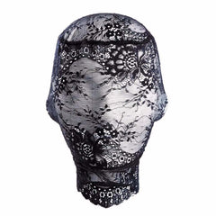 Packshot de Devant d'une Cagoule en Dentelle Noire