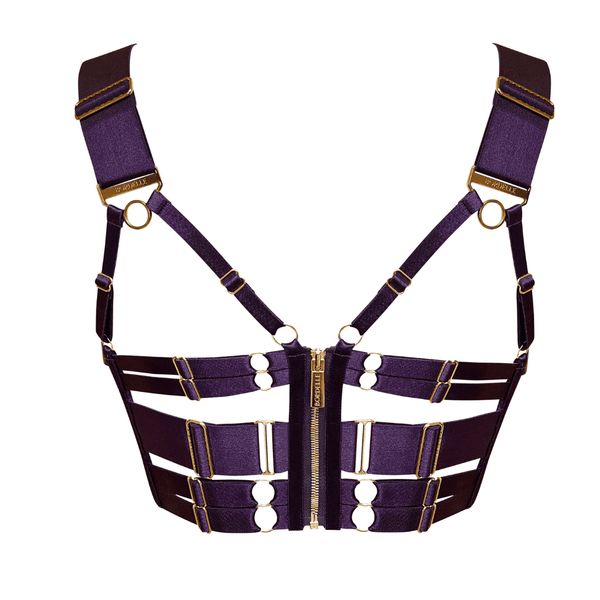 Le harnais violet est de la collection Bordelle Retta.
