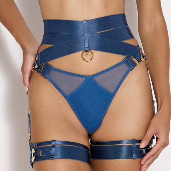 Gros plan d’un porte-jarretelles elastique bleu marine BORDELLE avec anneau central doré, finitions en tulle transparent et sangles ajustables.