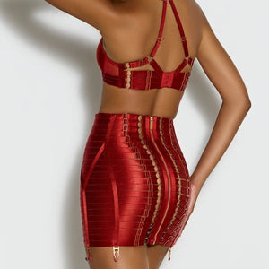 Jupe rouge taille haute effet bandage avec détails graphiques et attaches porte-jarretelles