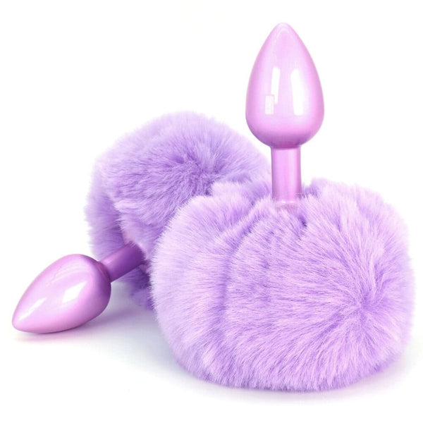Plug anal Bunnytail mauve avec queue en fausse fourrure douce, design raffiné et confortable.