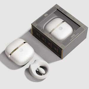 Cockring connecté APIS présenté avec son étui de recharge, câble USB et carte de garantie, disposés sur fond clair dans une mise en scène minimaliste et élégante.
