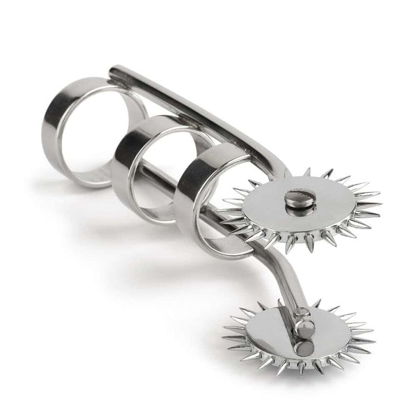 Roulette de Wartenberg à doigts en acier poli avec deux roues crantées et anneaux de maintien, présentée sur fond blanc dans une esthétique minimaliste et professionnelle.