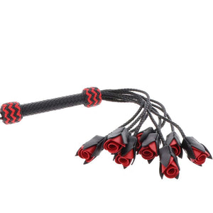 Fouet en cuir véritable Lanières en forme de roses poignée tressée avec détails rouges