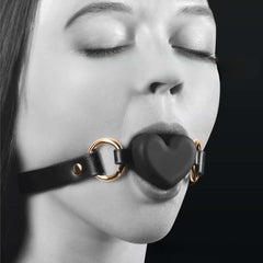 Gag bâillon Forme Coeur Noir en Simili cuir Silicone et Métal sans nickel