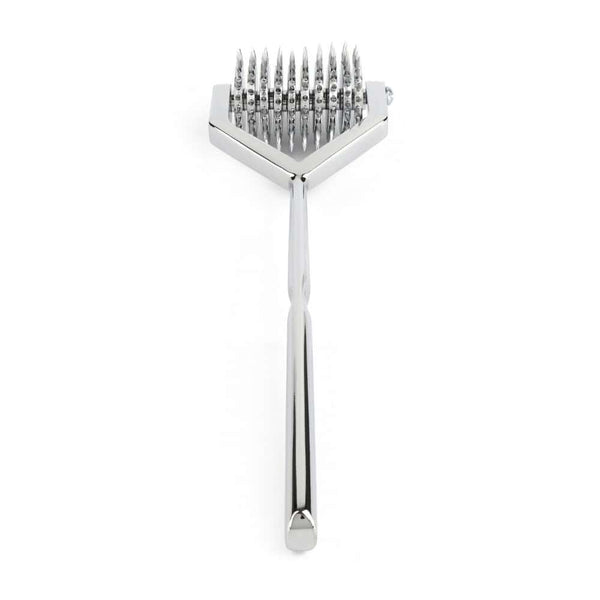 Roulette de Wartenberg en acier inoxydable brillant avec roulettes dentelées, design médical revisité, présentée par Brigade Mondaine Paris sur fond clair.