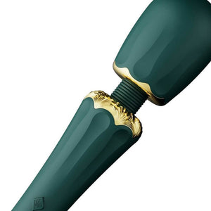 Wand Kyro Eden en silicone vert profond avec finitions dorées, présentée par Brigade Mondaine Paris, accessoire de stimulation au design élégant et contemporain.