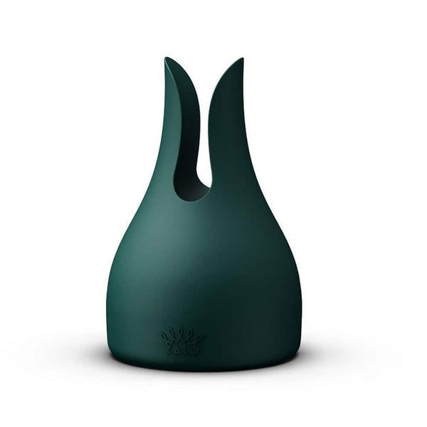 Wand Kyro Eden en silicone vert profond avec finitions dorées, présentée par Brigade Mondaine Paris, accessoire de stimulation au design élégant et contemporain.