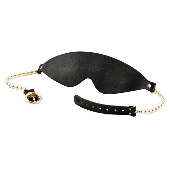 Masque BDSM en cuir noir avec bordures perlées et finitions dorées, accessoire de privation visuelle haut de gamme sélectionné par Brigade Mondaine Paris.