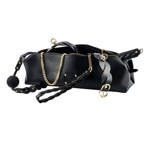 Trousse de rangement en cuir noir avec fermeture zippée et détails raffinés, accessoire de rangement sélectionné par Brigade Mondaine Paris.