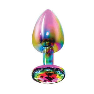 Plug anal en cristal irisé multicolore, à la forme arrondie et lisse, doté d’une base facettée brillante, présenté sur fond blanc dans une esthétique épurée et élégante.
