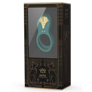 Vibromasseur portable au design ergonomique présenté avec son écrin, posé sur un décor aux nuances bleues et rouges, sélection Brigade Mondaine Paris. Sextoys Electriques