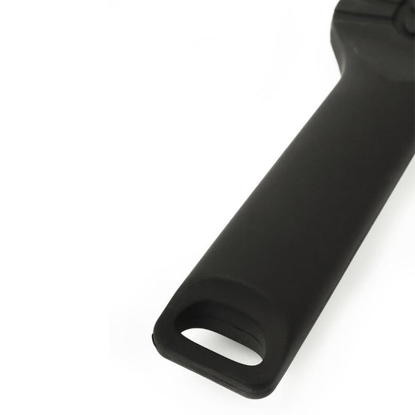 Paddle noire texturée avec poignée ergonomique et surface structurée, accessoire BDSM proposé par Brigade Mondaine Paris.
