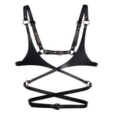 Soutien gorge en cuir noir de la marque Elif Domanic. Ce soutien gorge s’apparente presque à la forme d’un harnais grâce à ses tours de taille en cuir qui s’attache au niveau du nombril par le biais d’une fine boucle argenté. La poitrine est cachée par une pièce recouvrant une petite partie des seins. Cet ensemble est relié aux bretelles par deux anneaux argentés avec à l’arrière une lanière munie d’une boucle et de quelques clous. A l’intérieur de la bretelle de droite se trouve une plaquette argentée embo