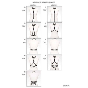 «Megami» signifie déesse en japonais. Le set Megami se compose d’un harnais Self-Tie à composer et à nouer soi-même et d’un collier amovible. Le harnais Self-tie vous permettra toutes les combinaisons possibles, l’imagination sera votre seule limite… Le Self-Tie est une longueur supplémentaire de cordes qui s’attache au tour de cou avec un petit anneau mousqueton. Il peut être enroulé autour du corps et est réglable, il peut être noué avec un simple nœud à la fois dans le dos et sur le devant. Le collier de