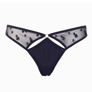 Packshot Culotte Brodé en Étoiles en tulle français et élastiques satiné soulignée d’un anneau doré au centre la partie avant est doublée pour une opacité assurée