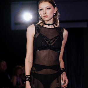 Soutien-gorge souple Moon FLASH en tulle noir avec sangles ajustables, porté sur mannequin, silhouette graphique et détails visibles - Brigade Mondaine Paris