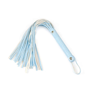 Kit de Bondage Macaron Bleu Menthe LIEBE SEELE, 9 pièces : bandeau, bâillon-boule, collier avec laisse, menottes poignets et chevilles, paddle, flogger, hogtie, mini masseur, similicuir bleu menthe avec finitions argentées.