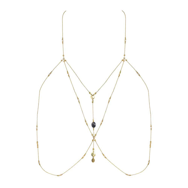 Bijoux de buste Forte de la marque Fungi Elica D Oro. Ce bijoux s’enfile au niveau des bras et se ferme dans le bas du dos et a la nuque. Une chaine relie les deux pans de chaines avec des pierres en Onyx et des médaillons en plaqué or 24 carats.