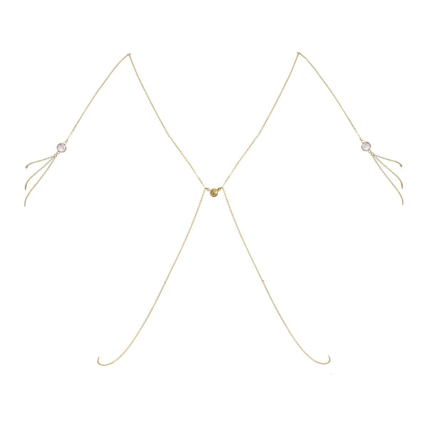 Collier Rise de la collection Deviant Spirits de la marque Fungi Elica D Oro. Ce bijoux de buste est croisé au niveau du plexus solaire avec une perle de couleur or en plaqué Or 24 carats qui les relie. Des épaulettes sophistiquées ornent le haut du corps et sont détaillées de trois petites chaînes avec une perle au sommet. Le bijoux peut être porté de deux manières.