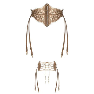 Soutien-gorge Aimée de la marque CELINE-MARIE, sélectionné par Brigade Mondaine Paris, en tulle brodé avec détails de chaînes fines, porté par un modèle, mettant en valeur la transparence, la structure et les finitions du design.