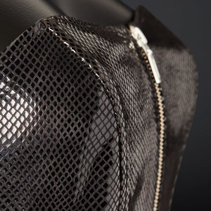 Photo Packshot Corset Cuir Vache Embossé Noir Serpens