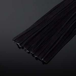 Détail sur les Lanières du Packshot d'un Martinet en Cuir couleur Noir