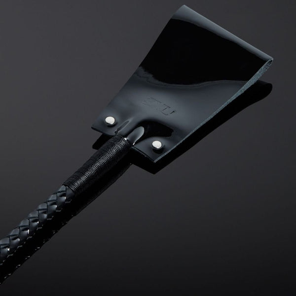 Photo Détail Packshot Cravache Cuir Vernis Noir