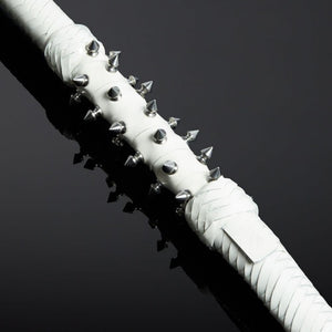 Packshot d'un Fouet en Cuir Effet Serpent Blanc