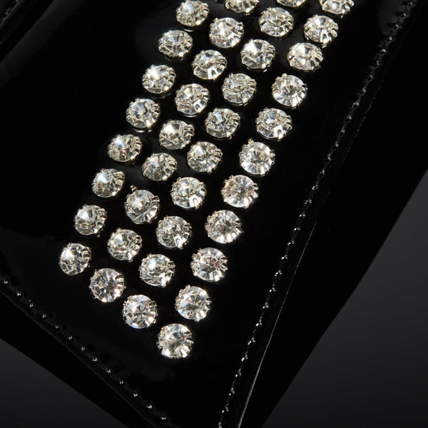 Collier de Posture en Cuir verni noir la structure interne est rigide et la doublure est en peau de mouton rembourrée Détails sur les cristaux sertis à la main