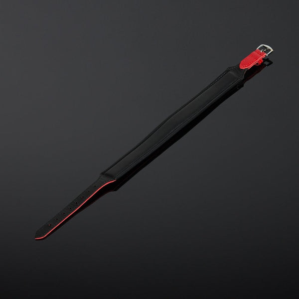 Choker en Cuir brillant verni Rouge rembourré à l'intérieur par du cuir mat rembourré Noir