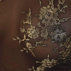 Détail du Body couleur Chair en Maille et Dentelle Dorée