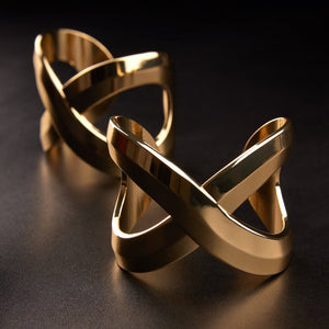 Choker chaînes ARIA IINFYNII en métal doré porté près du cou, bijou statement à maillons multiples proposé par Brigade Mondaine Paris