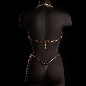 Soutien-gorge cage ARIA IINFYNII noir avec structure graphique et chaînes métalliques porté sur top en mesh, pièce lingerie design chez Brigade Mondaine Paris