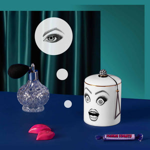 Bougie porcelaine avec visage maquillé peint et un parfum en verre