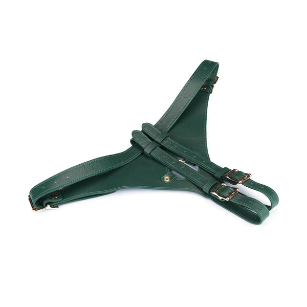 Strap-On en cuir Mossy Chic LIEBE SEELE avec harnais ajustable, boucles métalliques et finitions soignées, présenté à plat sur fond blanc en vue produit détaillée