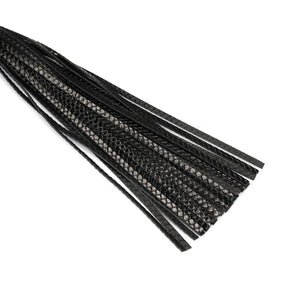 Fouet en cuir embossé croco noir LIEBE SEELE avec manche gainé, présenté sur fond blanc