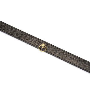 Collier laisse en cuir embossé croco noir LIEBE SEELE avec chaîne dorée et mousqueton, présenté sur fond blanc