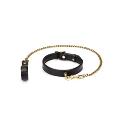 Collier laisse en cuir embossé croco noir LIEBE SEELE avec chaîne dorée et mousqueton, présenté sur fond blanc