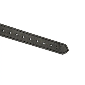Harnais Punishing en cuir noir LIEBE SEELE avec larges panneaux structurés, laçage frontal et boucle métallique réglable, présenté sur fond blanc en vue produit