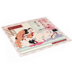 Packshot du Foulard Imprimé avec l'Illustration du Bandeau en Cuir Imprimé de Roses Rouges