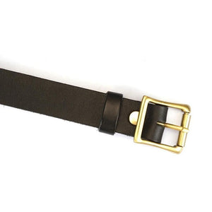 Détail sur la Boucle du Packshot du Devant d'un Bâillon avec Lanières en Cuir Marron Mis à Plat