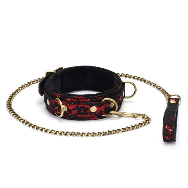 Collier de bondage Victorian Garden en dentelle noire et cuir vegan rouge, avec détails dorés et laisse amovible. Élégant, confortable et ajustable, idéal pour des jeux BDSM raffinés.