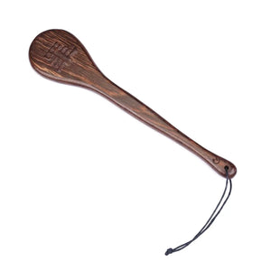 Paddle en bois wengé de la marque Liebe Seele, à la finition lisse avec dragonne de maintien, présenté sur fond clair dans l’univers Brigade Mondaine Paris.