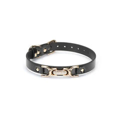 Collier Ras du Cou noir avec strass et doubles C dorés LIEBE SEELE. Confectionné en simili cuir, 7 réglages pour un ajustement parfait. Accessoire chic et provocant pour le puppy play ou une tenue fétichiste.