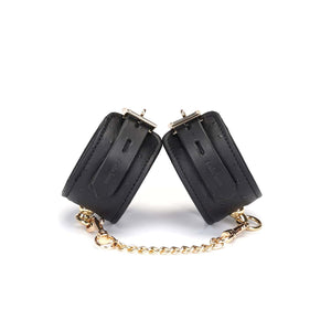 Packshot Menottes en Cuir Noir et Chaîne Or