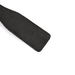 Paddle en denim de la marque Liebe Seele, à la forme allongée avec lanière de maintien, présenté sur fond clair dans l’univers Brigade Mondaine Paris.